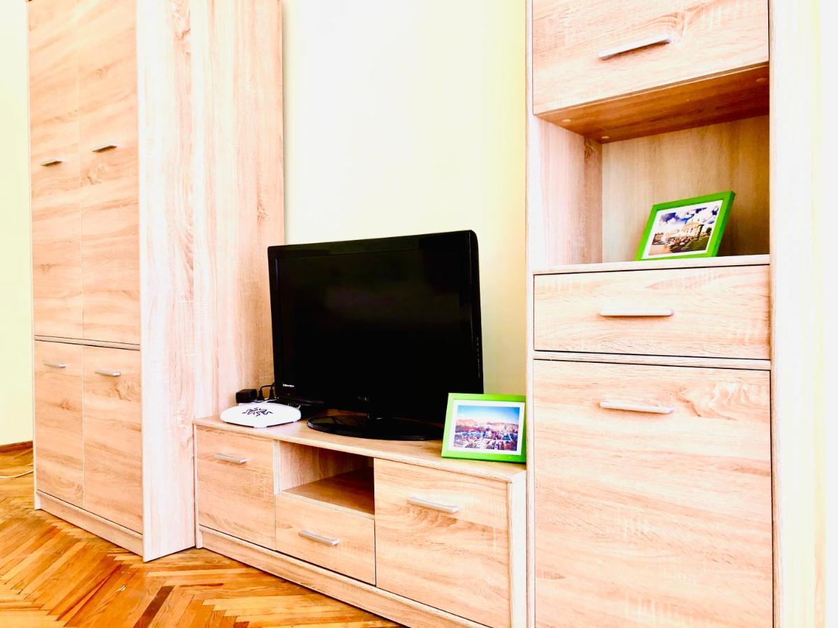 Apartment Near Opera On Horodotska 11 Lviv Eksteriør billede